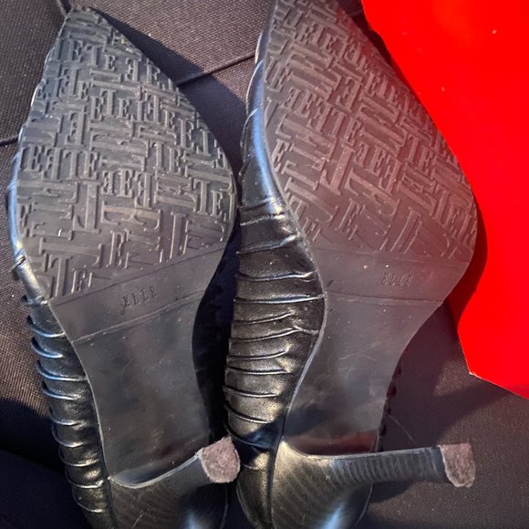 Black Pointed Tow Stiletto Heel Pump - Picture 7 of 8